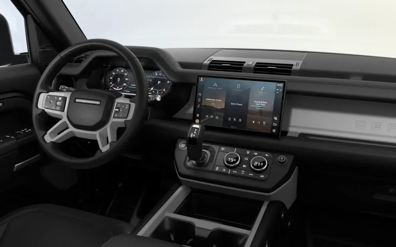 Land Rover Defender 110 S D200 MHEV 4